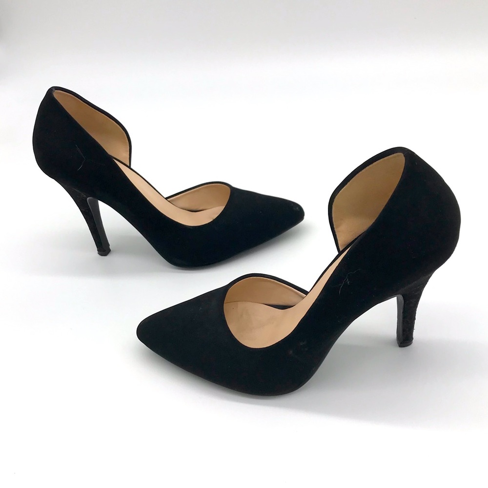 FINAL DAY BEFORE REMOVAL!  Classic suede pumps